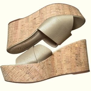 VINCE CAMUTO size 9M Gold Shimmer Kessina Leather Cork Platform.Wedge Sandal
